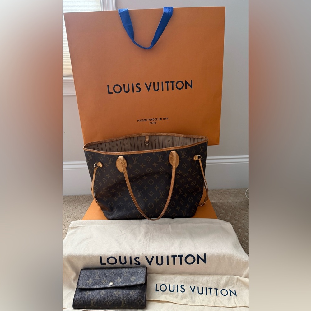Authentic Well Loved Louis Vuitton Neverfull MM and Sarah Wallet Set in Monogram
